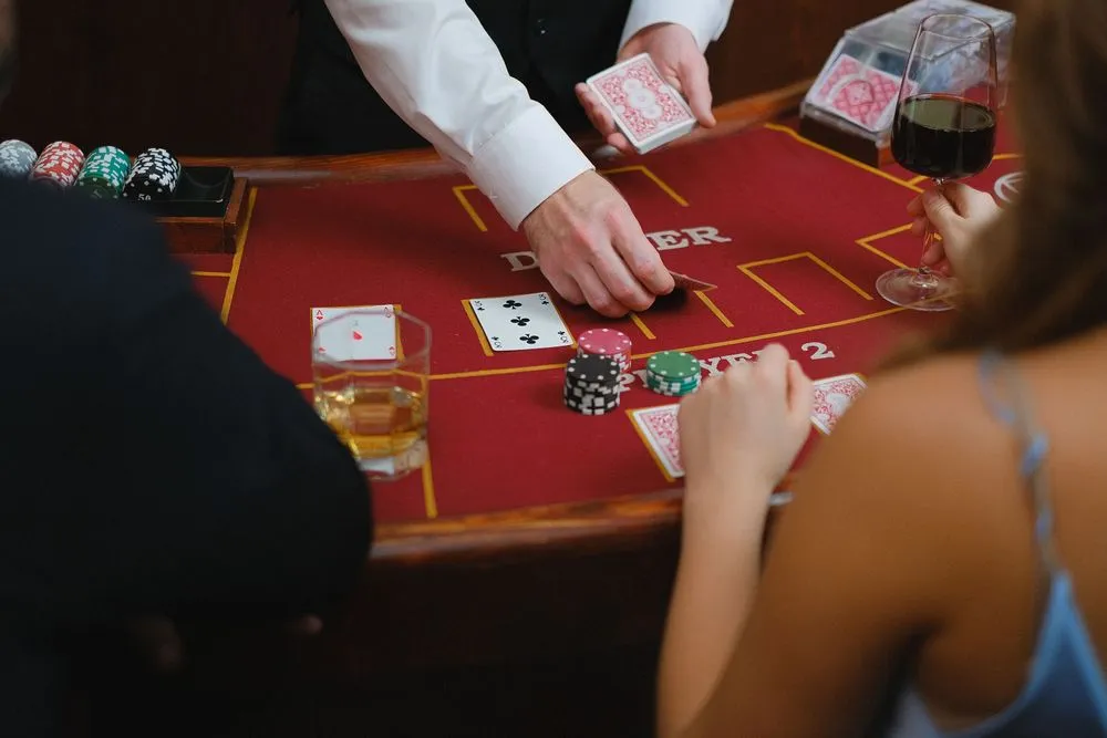 Tables de jeu et service